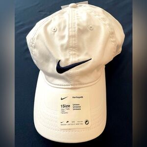 Nike Golf Heritage86 Logo Performance Adjustable Hat - White